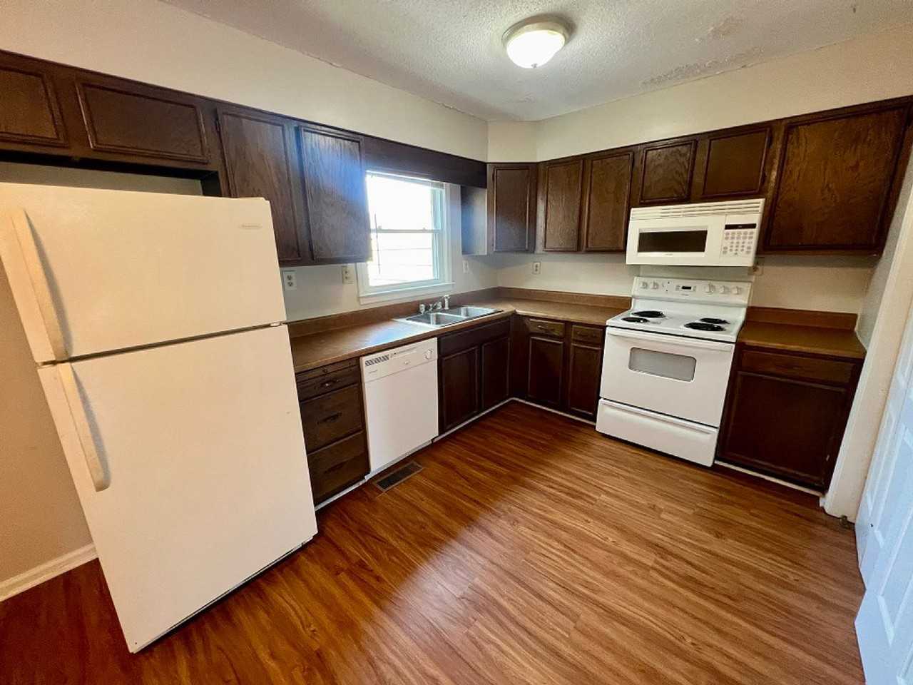 860 Village Ct - Photo 7 of 18