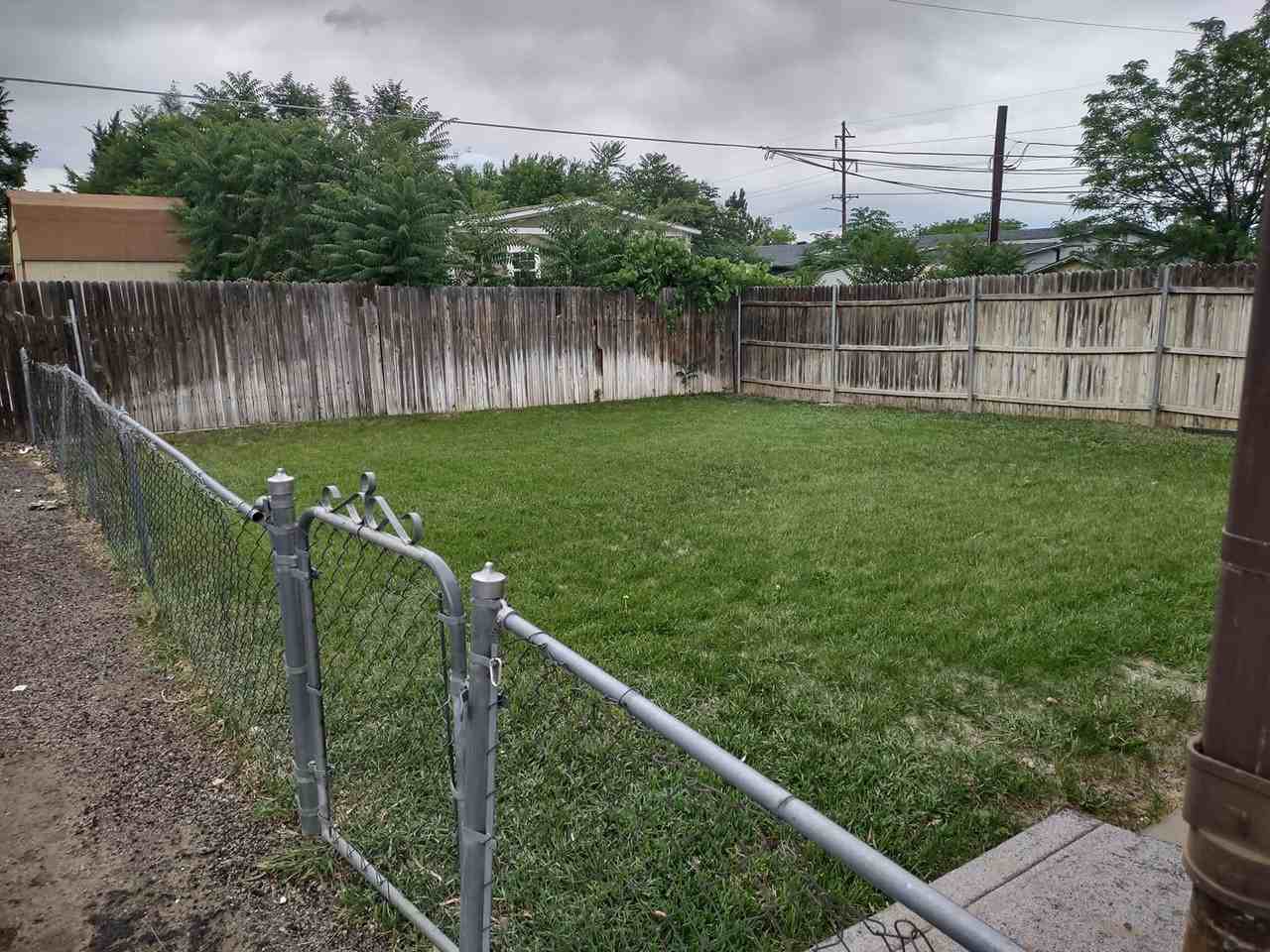 923 GRAIN 2005 CARLEE DR. A-B - Photo 2 of 20