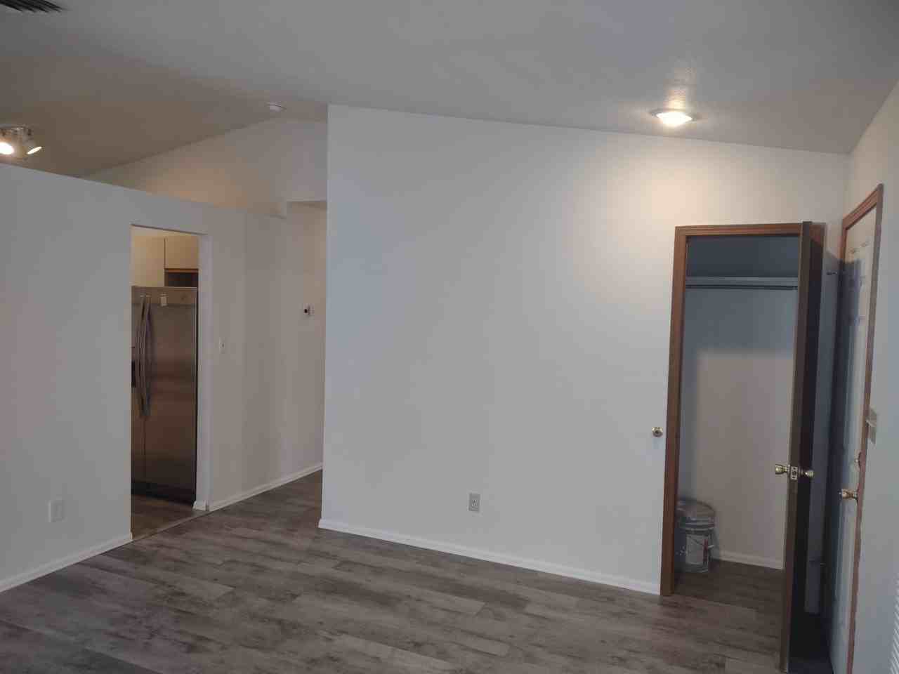 923 GRAIN 2005 CARLEE DR. A-B - Photo 3 of 20