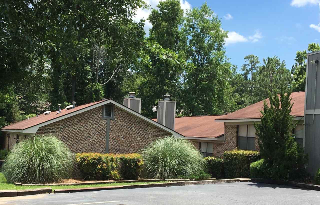 Chimneys Apartments - Photo 2 of 10