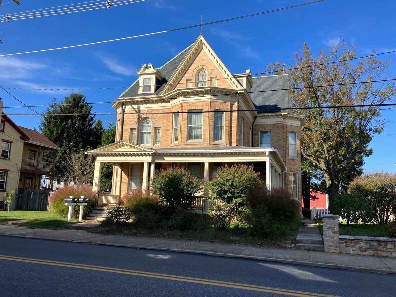 Beautiful Victorian home located in Dallastown with Apartments ...