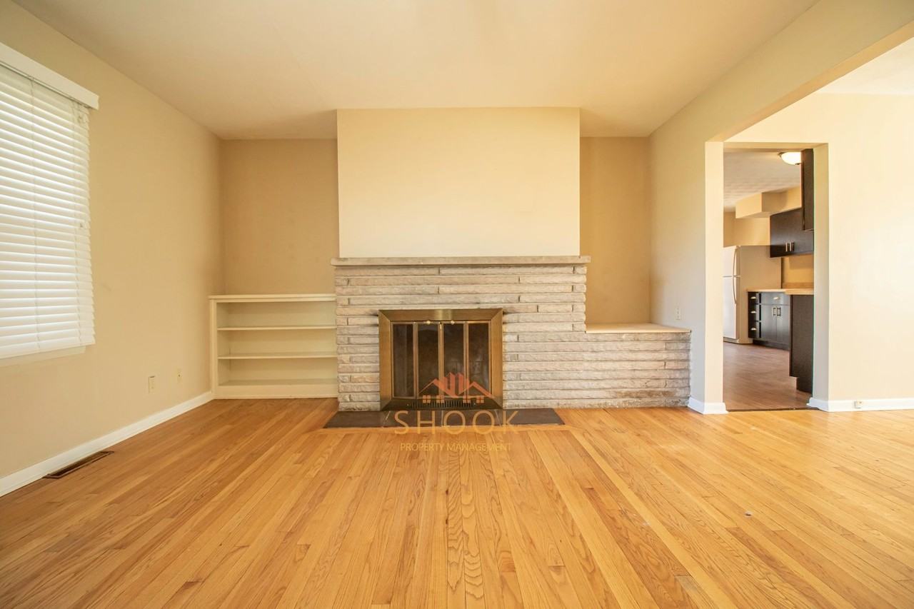 1811 Northwestern Ave - Photo 2 of 16