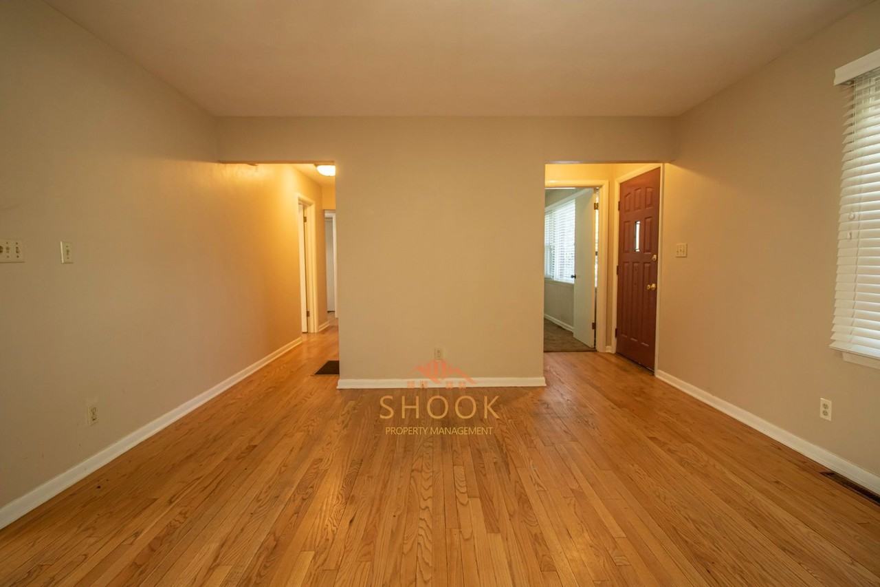 1811 Northwestern Ave - Photo 4 of 16