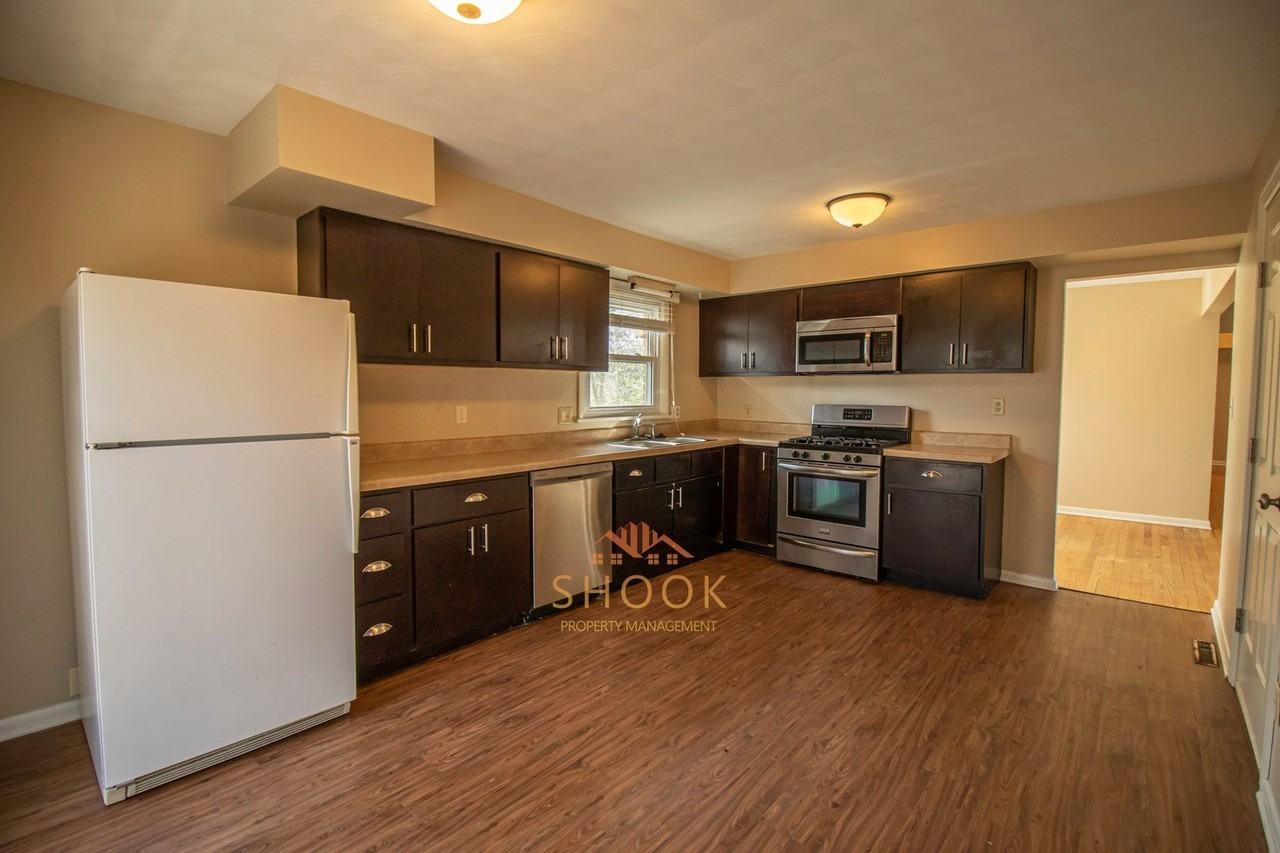 1811 Northwestern Ave - Photo 5 of 16