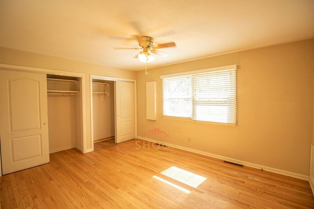 1811 Northwestern Ave - Photo 6 of 16