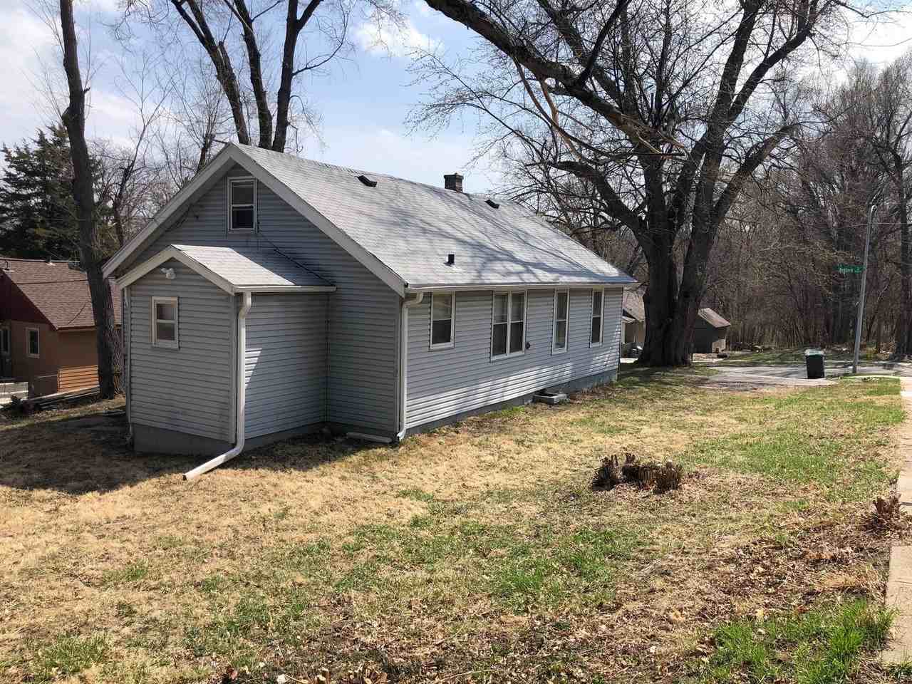 3674 Bedford Ave - Photo 3 of 14