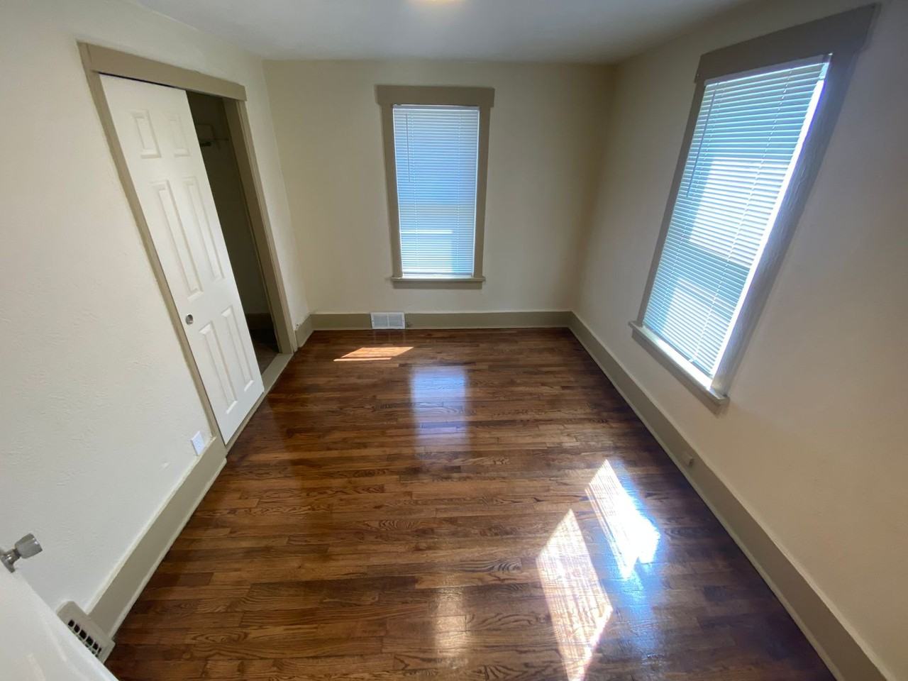 3674 Bedford Ave - Photo 7 of 14