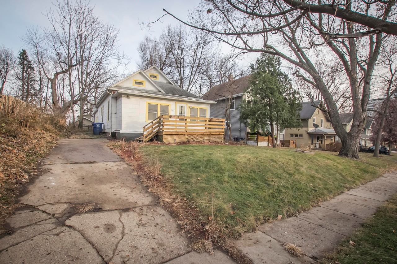 629 37th St - Photo 2 of 15