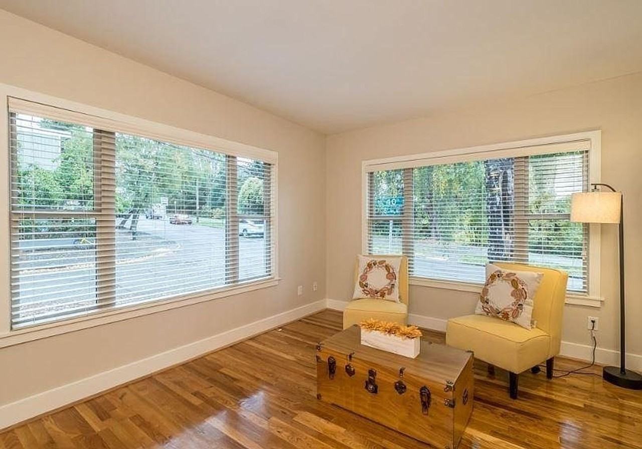 4015 8th Ave Ne - Photo 4 of 10