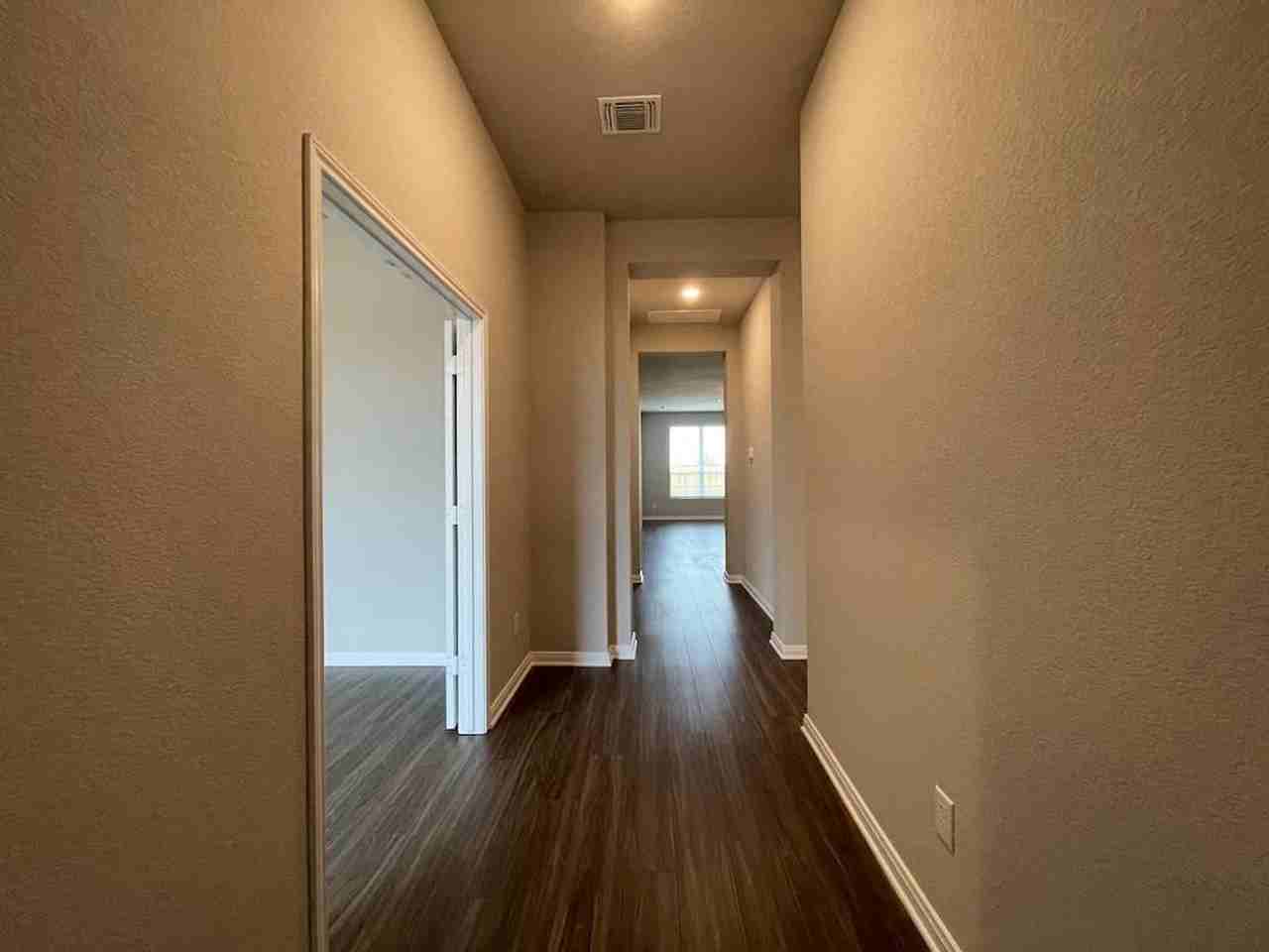 7519 Broadmoor Cv - Photo 3 of 41