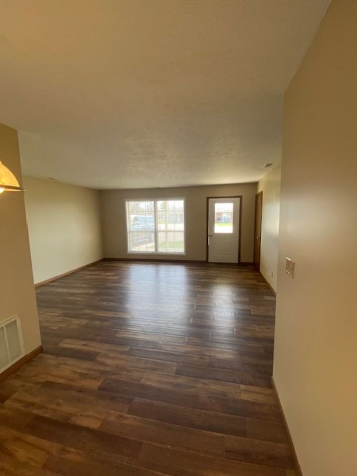 715 W Main St - Photo 2 of 12