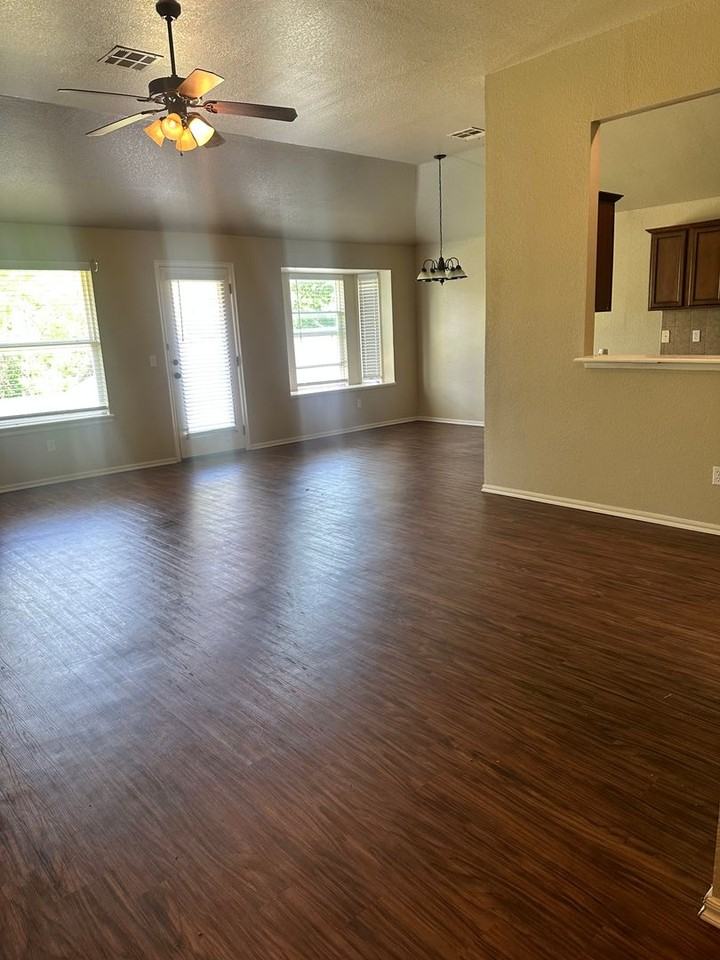 9312 Peachtree Ln - Photo 3 of 11