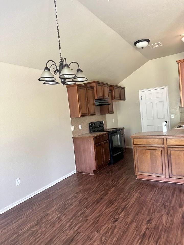 9312 Peachtree Ln - Photo 5 of 11