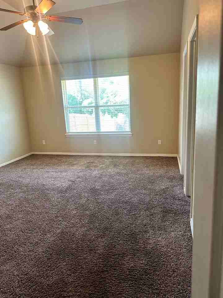 9312 Peachtree Ln - Photo 6 of 11