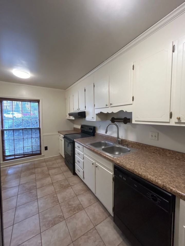 6628 Bunker Hill Cir - Photo 3 of 19