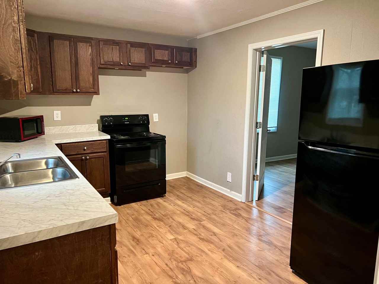 1302 W Huntington Ave - Photo 5 of 9