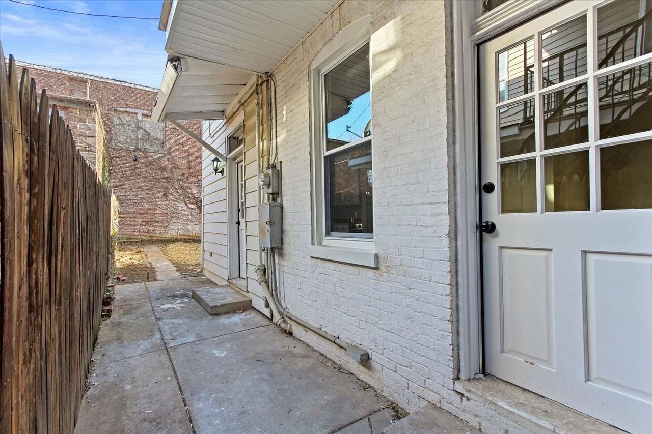 524 W Philadelphia St - Photo 2 of 26