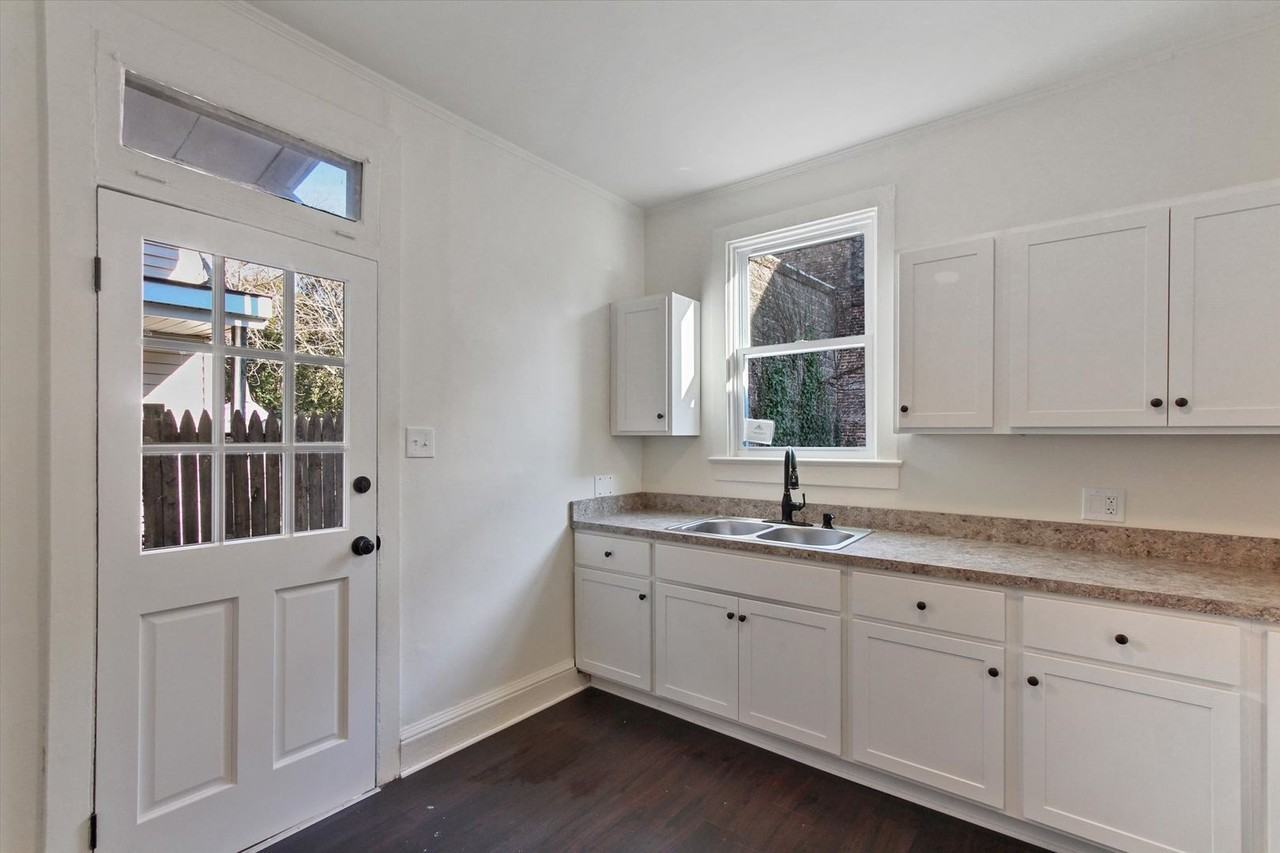 524 W Philadelphia St - Photo 7 of 26