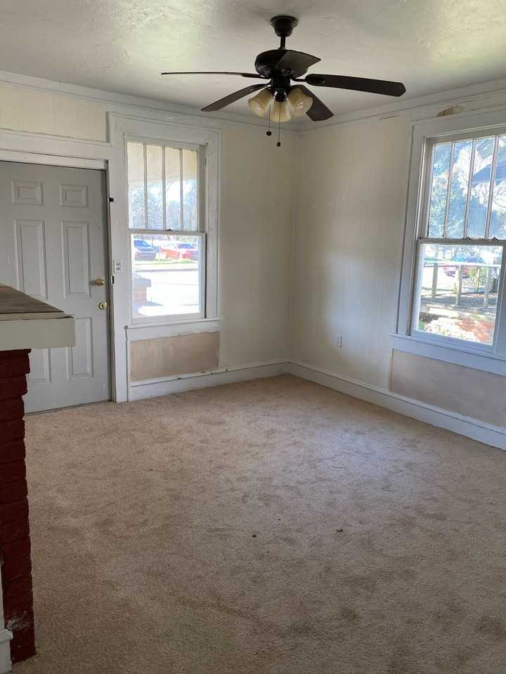 1901 Noble St - Photo 2 of 4