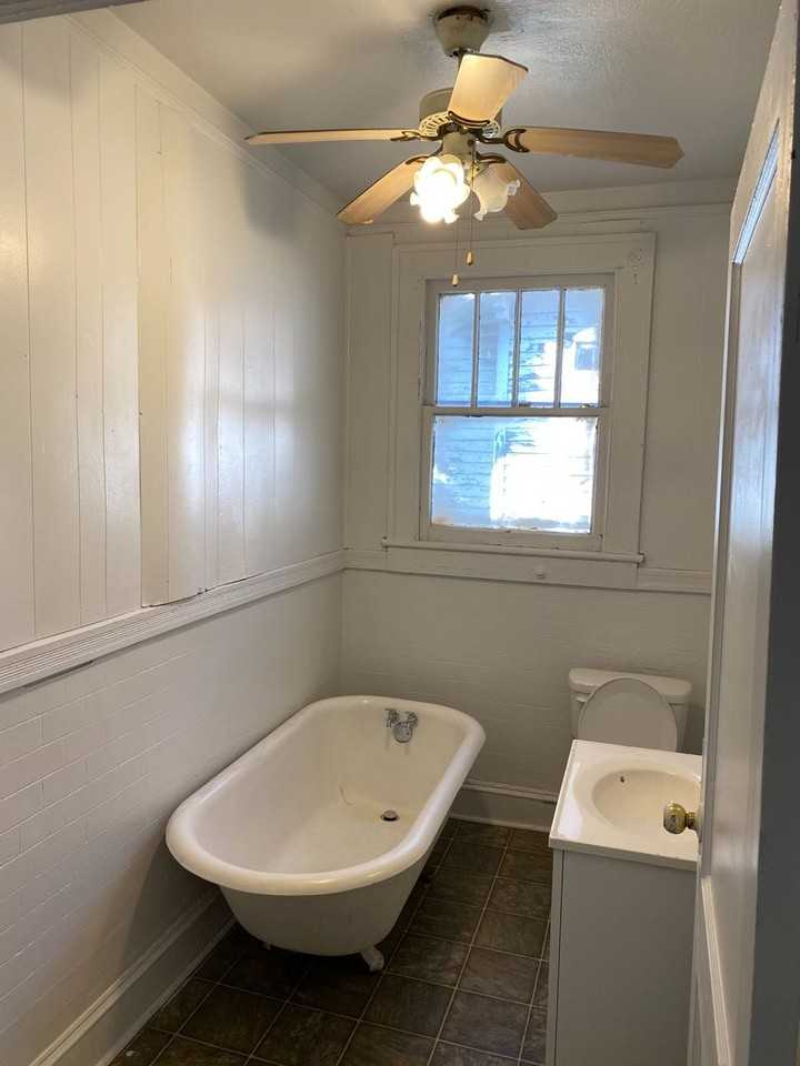 1901 Noble St - Photo 4 of 4