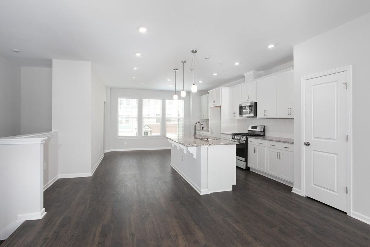 1248 Commack Dr - Photo 3 of 23