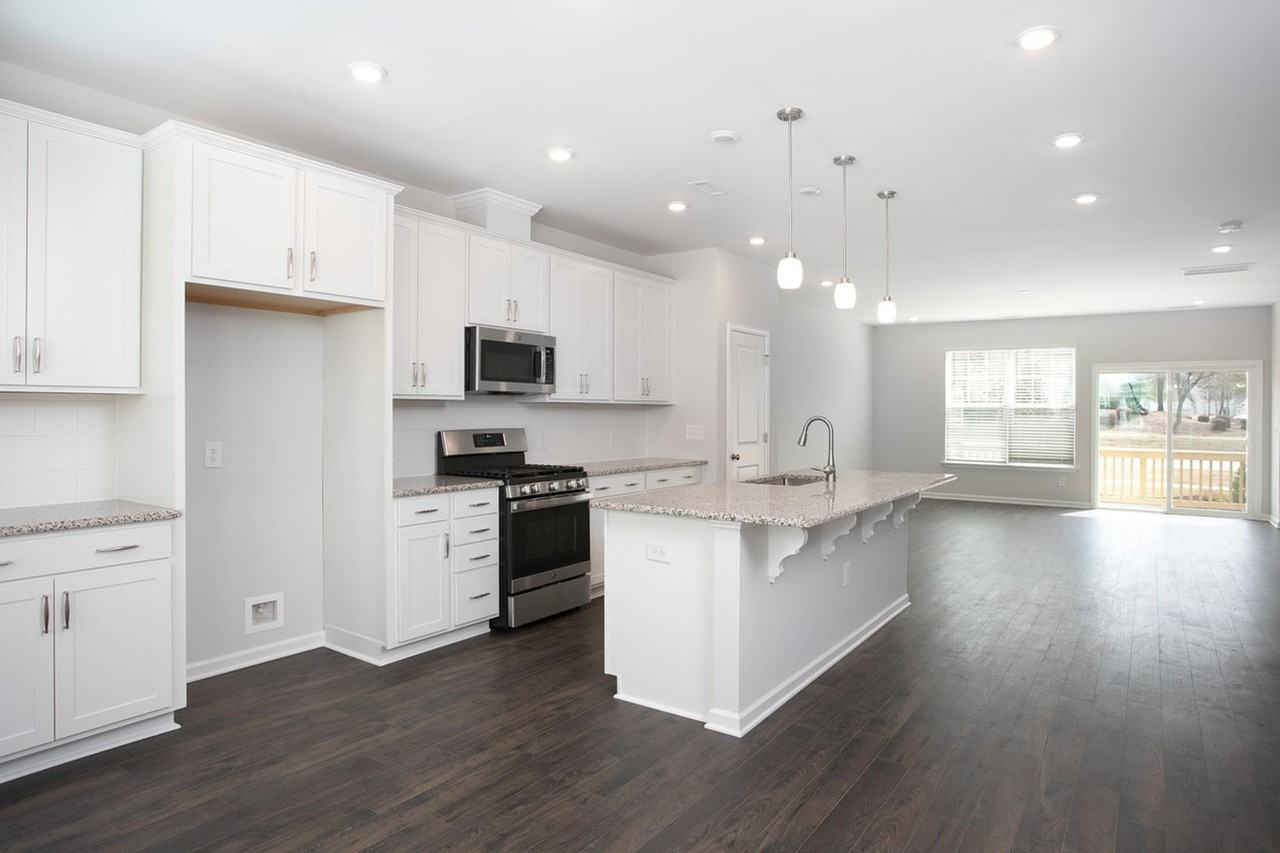 1248 Commack Dr - Photo 5 of 23