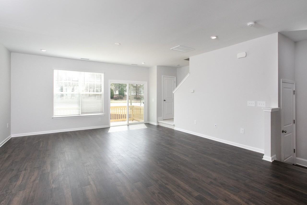 1248 Commack Dr - Photo 7 of 23