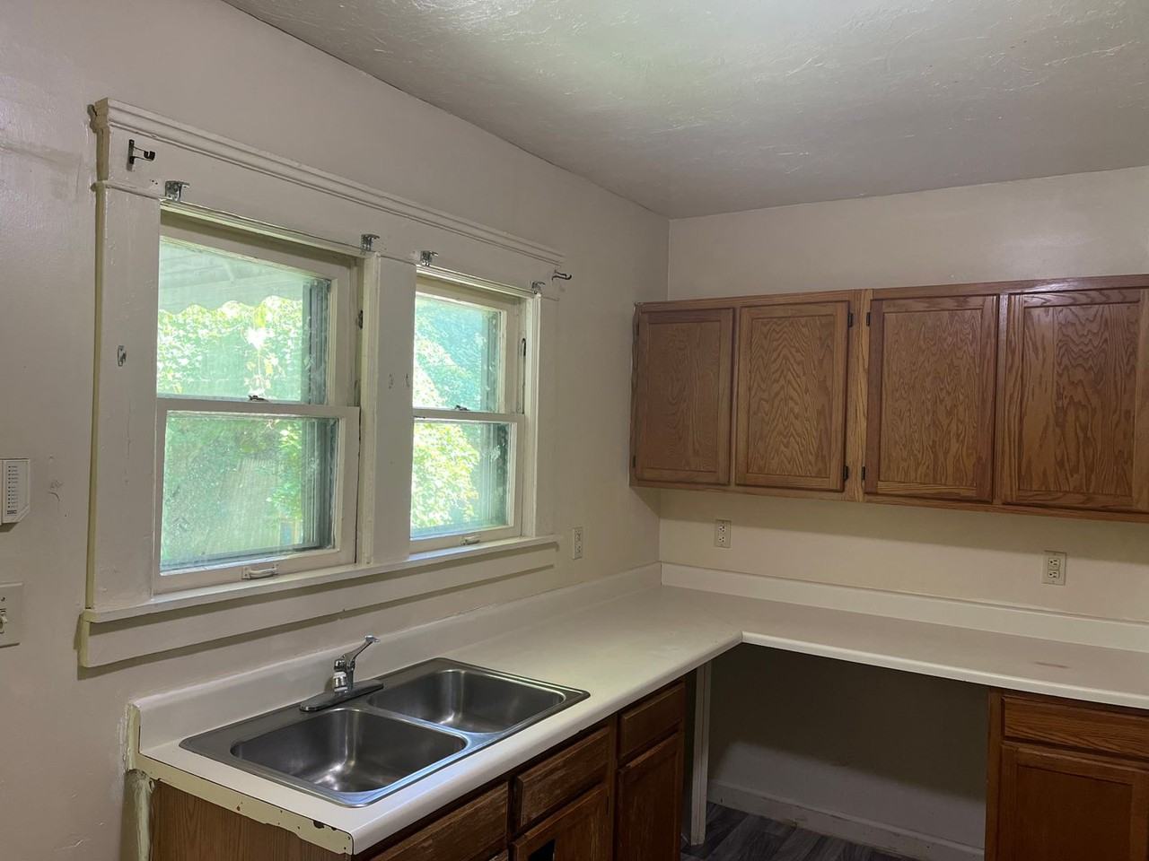 935 E 131st St - Photo 2 of 4