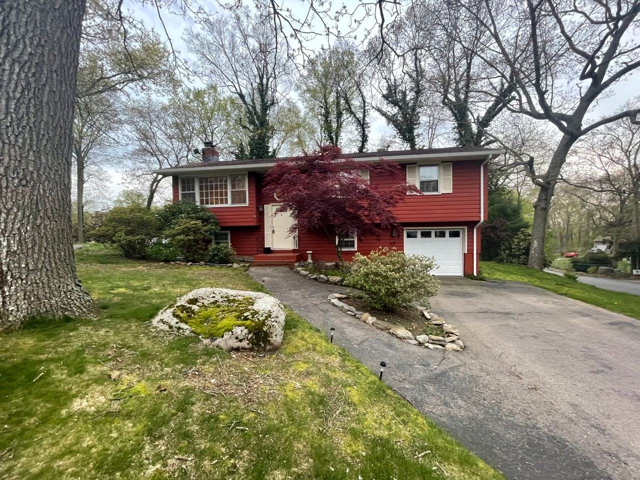 1 Holly Ln - Photo 2 of 22