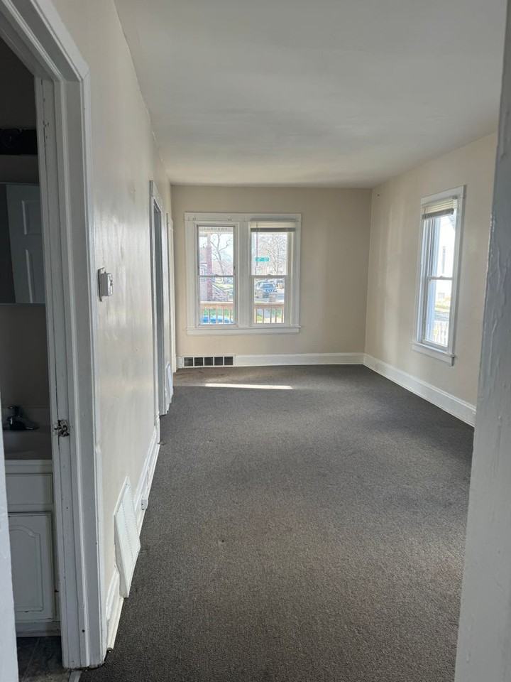 1126 61st St - Photo 3 of 9