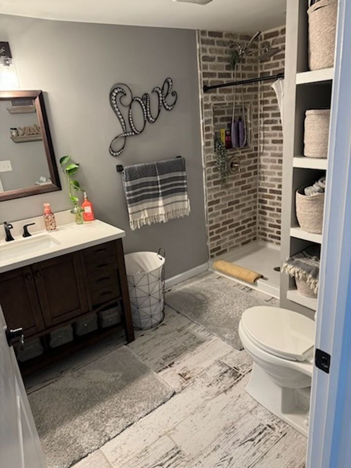 1450 Asher St - Photo 2 of 11