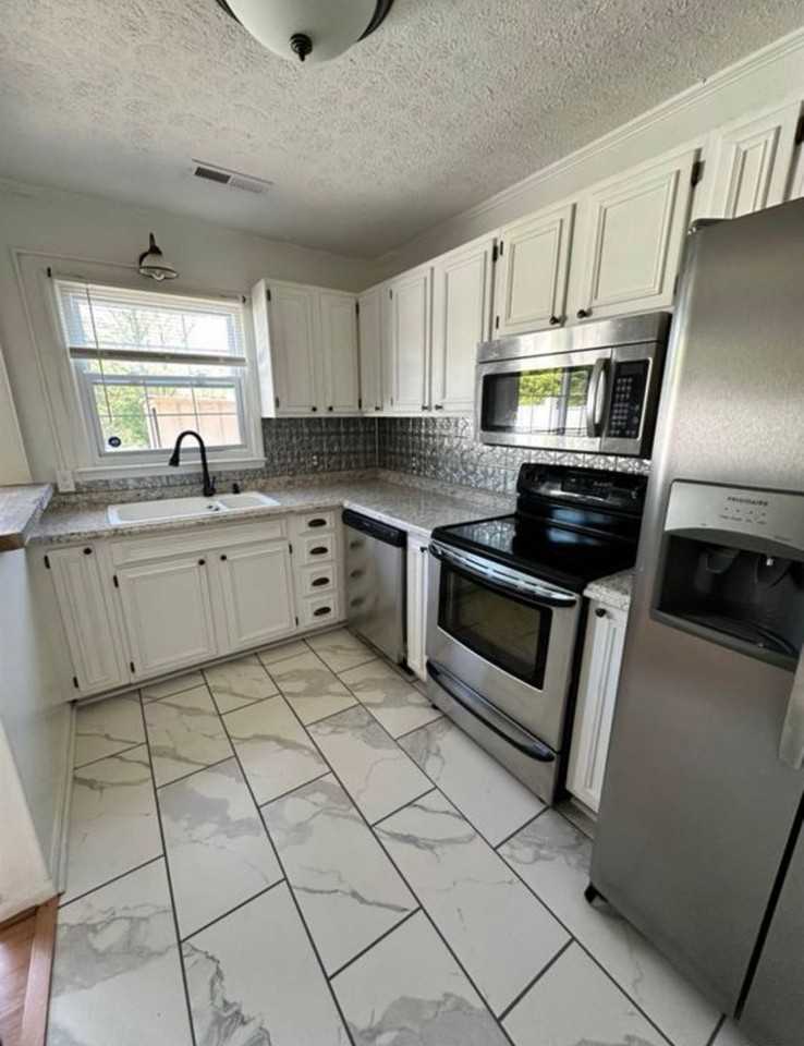 229 Riviera Dr - Photo 2 of 20