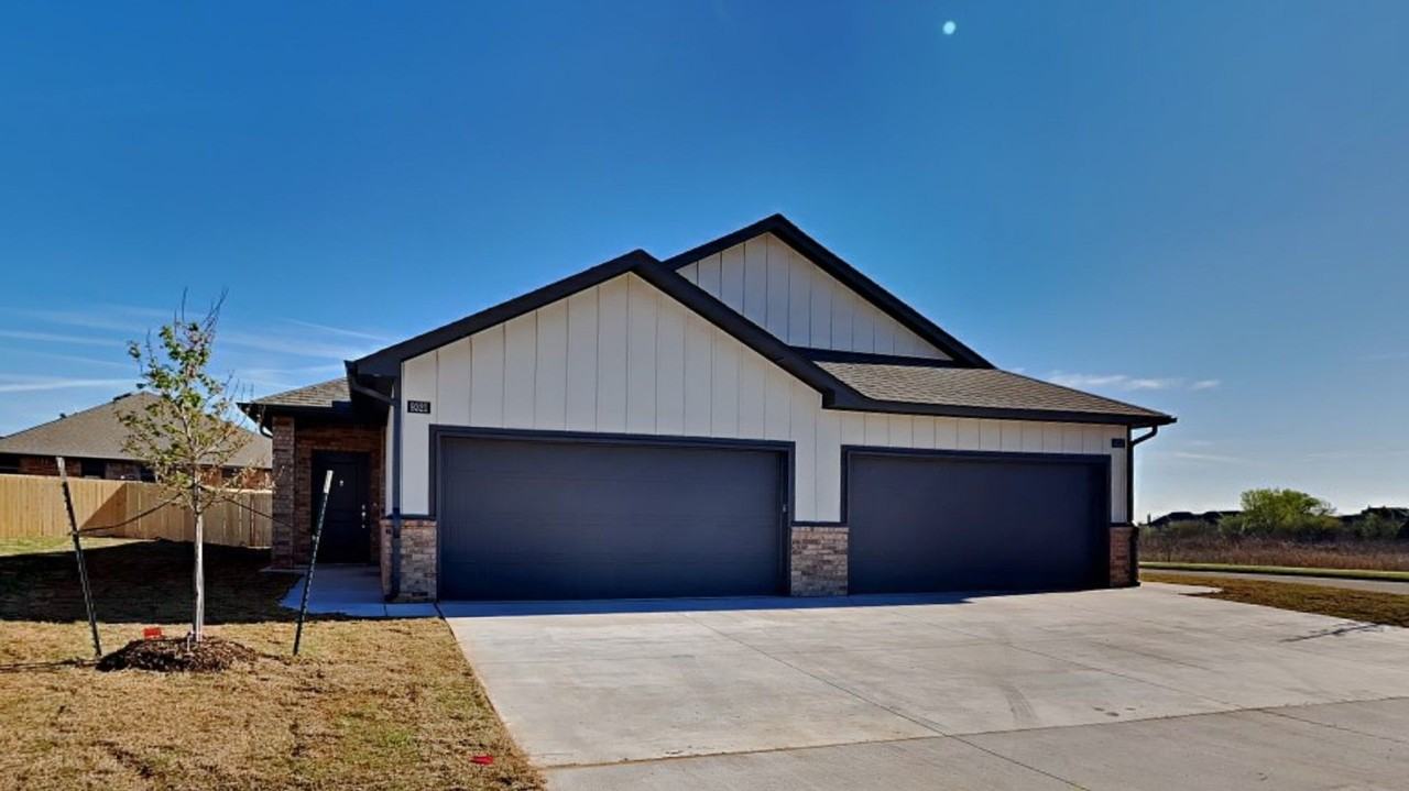 9308 Nw 125th St - Photo 2 of 20