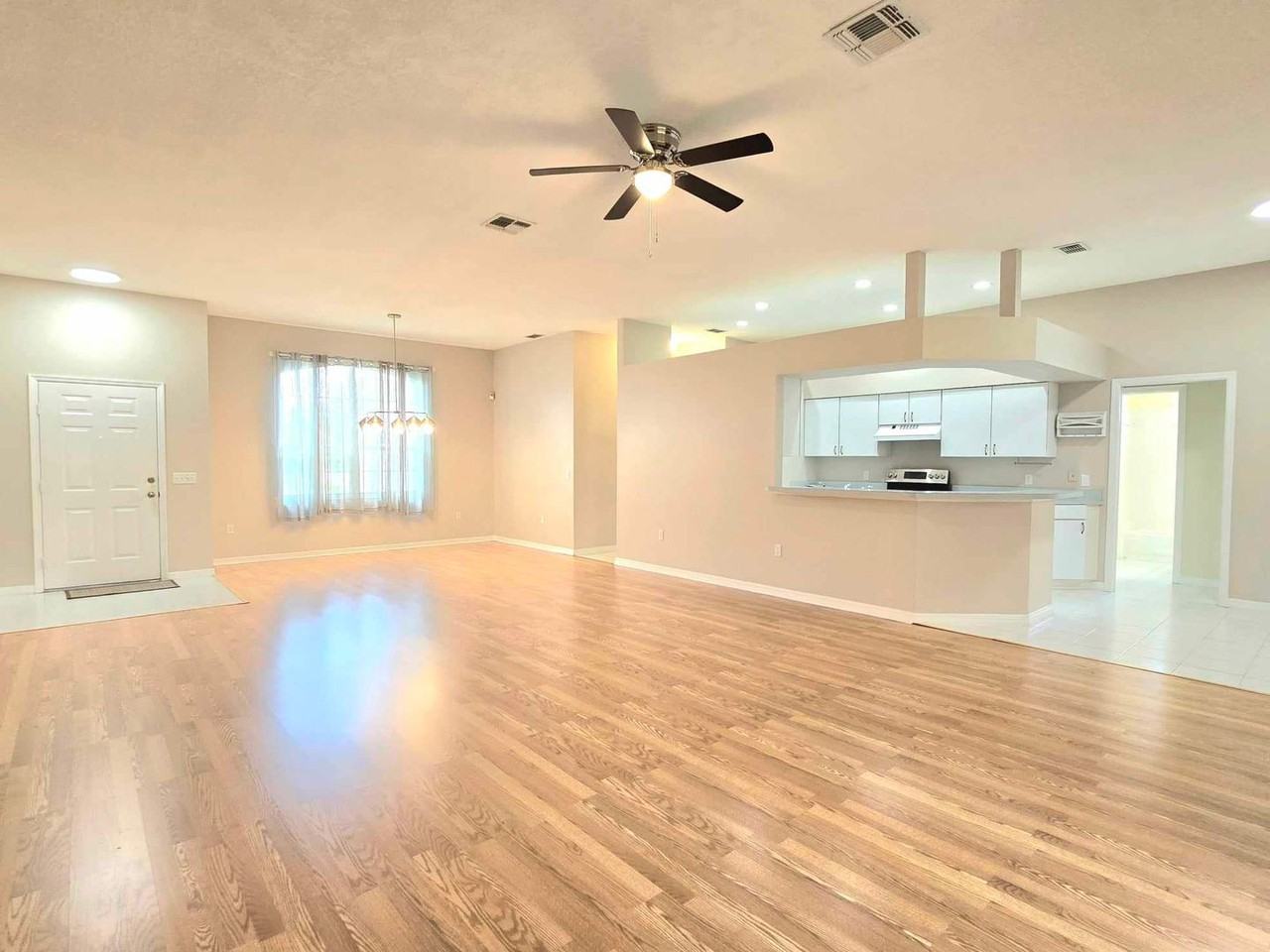 7047 Hazeltine Cir - Photo 2 of 19