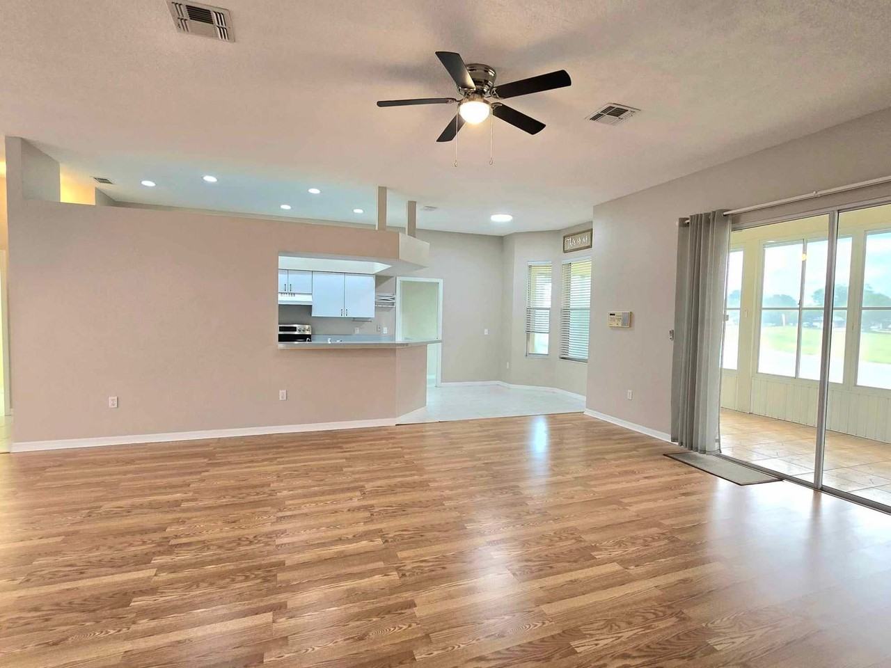 7047 Hazeltine Cir - Photo 4 of 19