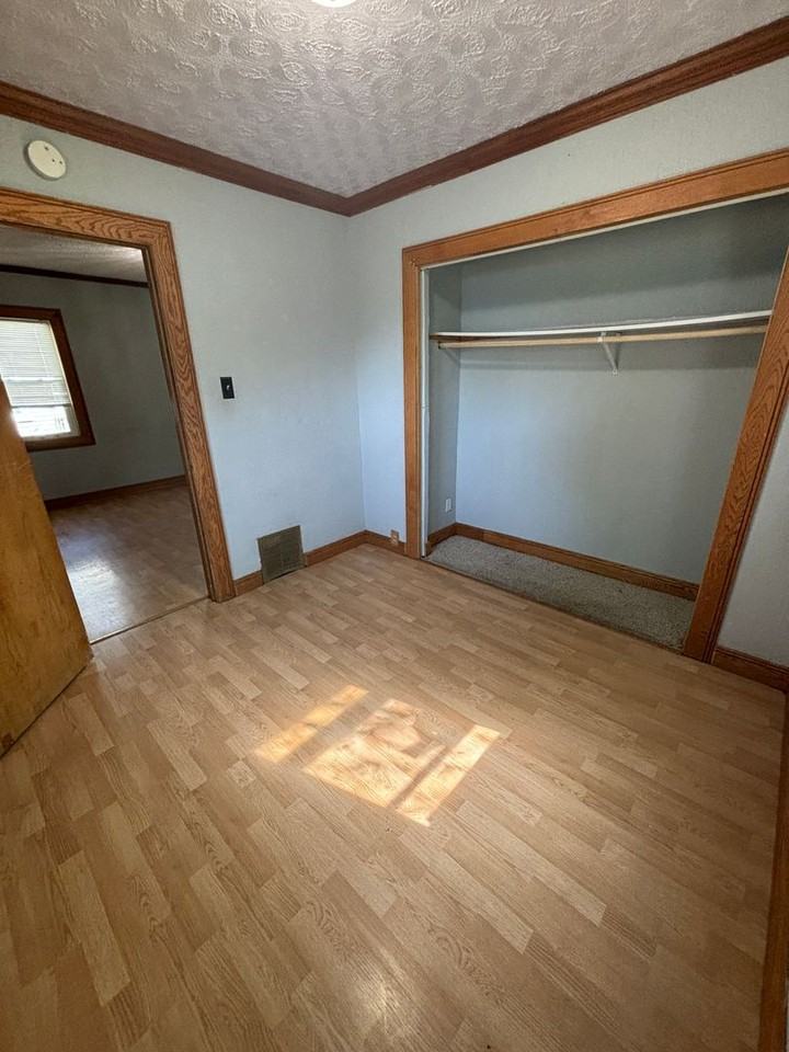 1022 Forest Ave - Photo 5 of 15