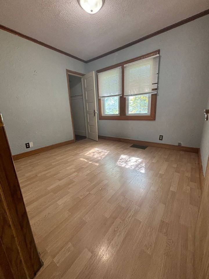 1022 Forest Ave - Photo 6 of 15