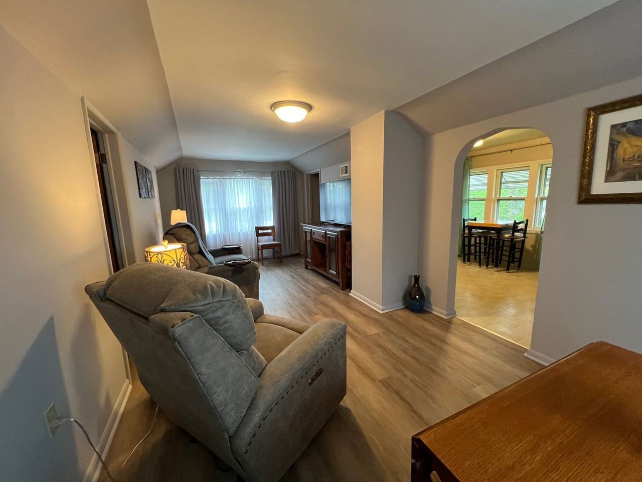 5008 N Knoxville Ave - Photo 2 of 10