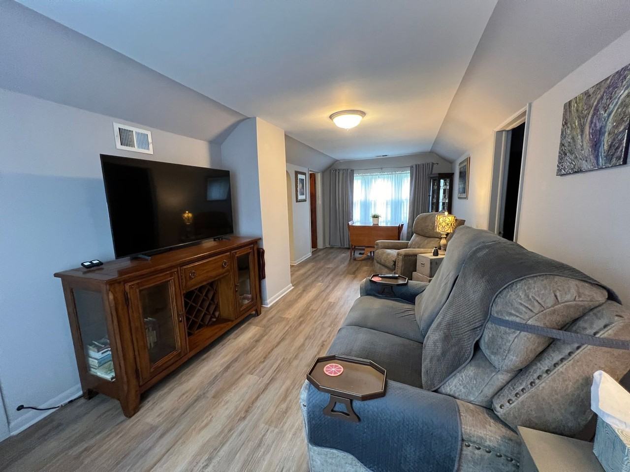 5008 N Knoxville Ave - Photo 4 of 10