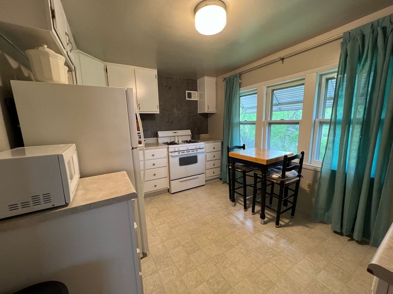 5008 N Knoxville Ave - Photo 5 of 10