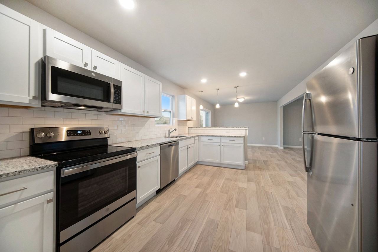 2142 Farm Valley Rd - Photo 2 of 22