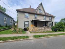 featured image of 104 S 7th St