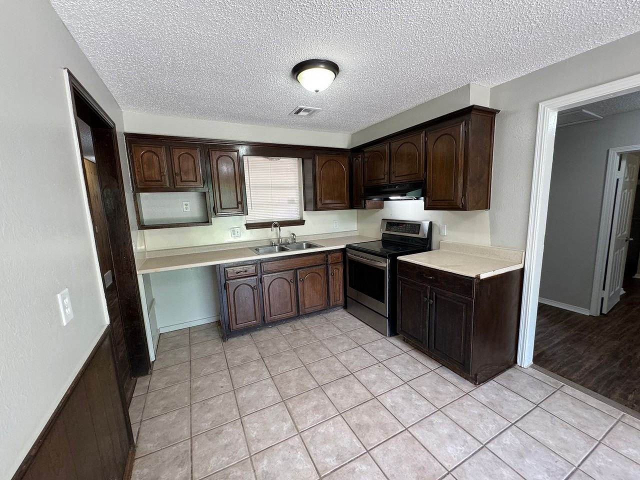 5516 S Karen St - Photo 3 of 9