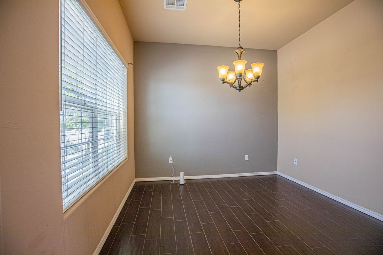 1501 Galway Dr - Photo 6 of 43