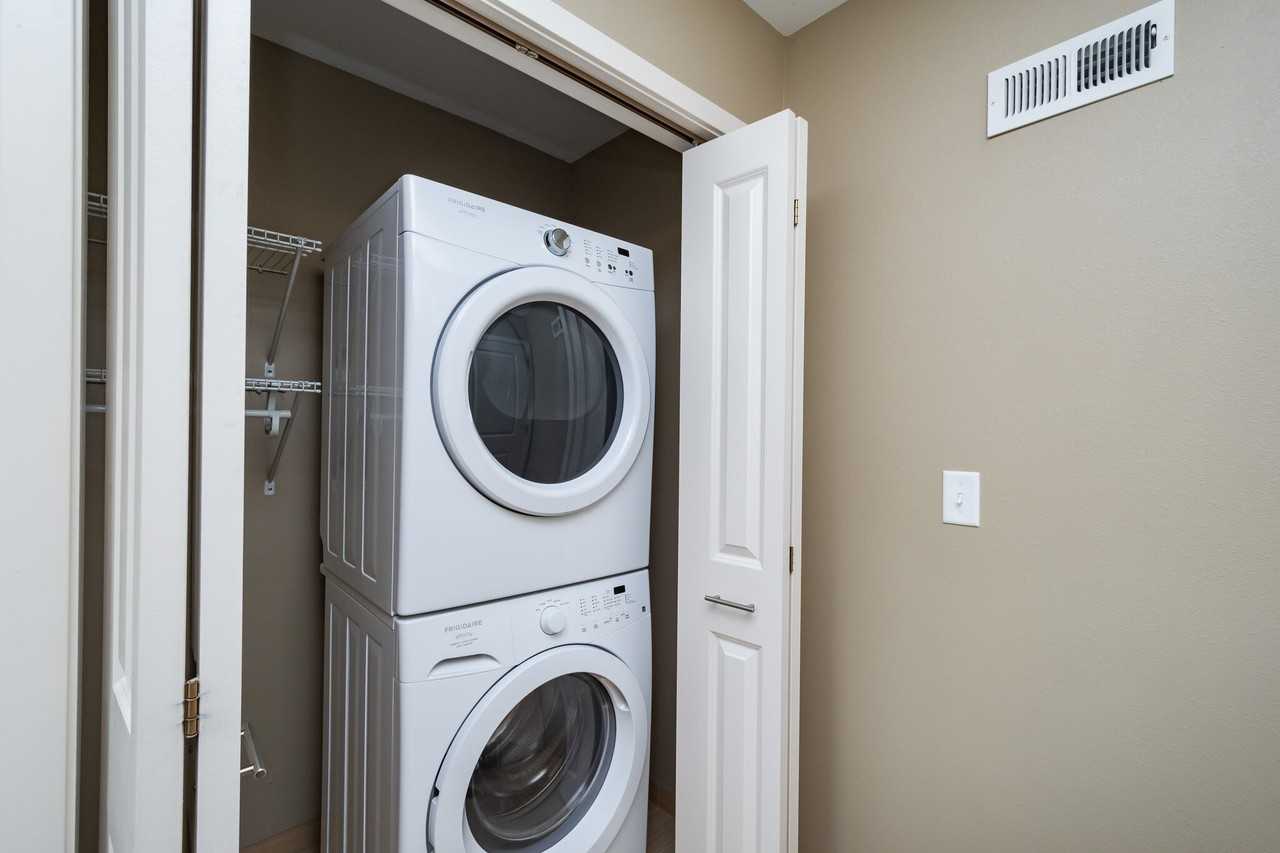 201 6th St #8 - Photo 4 of 18