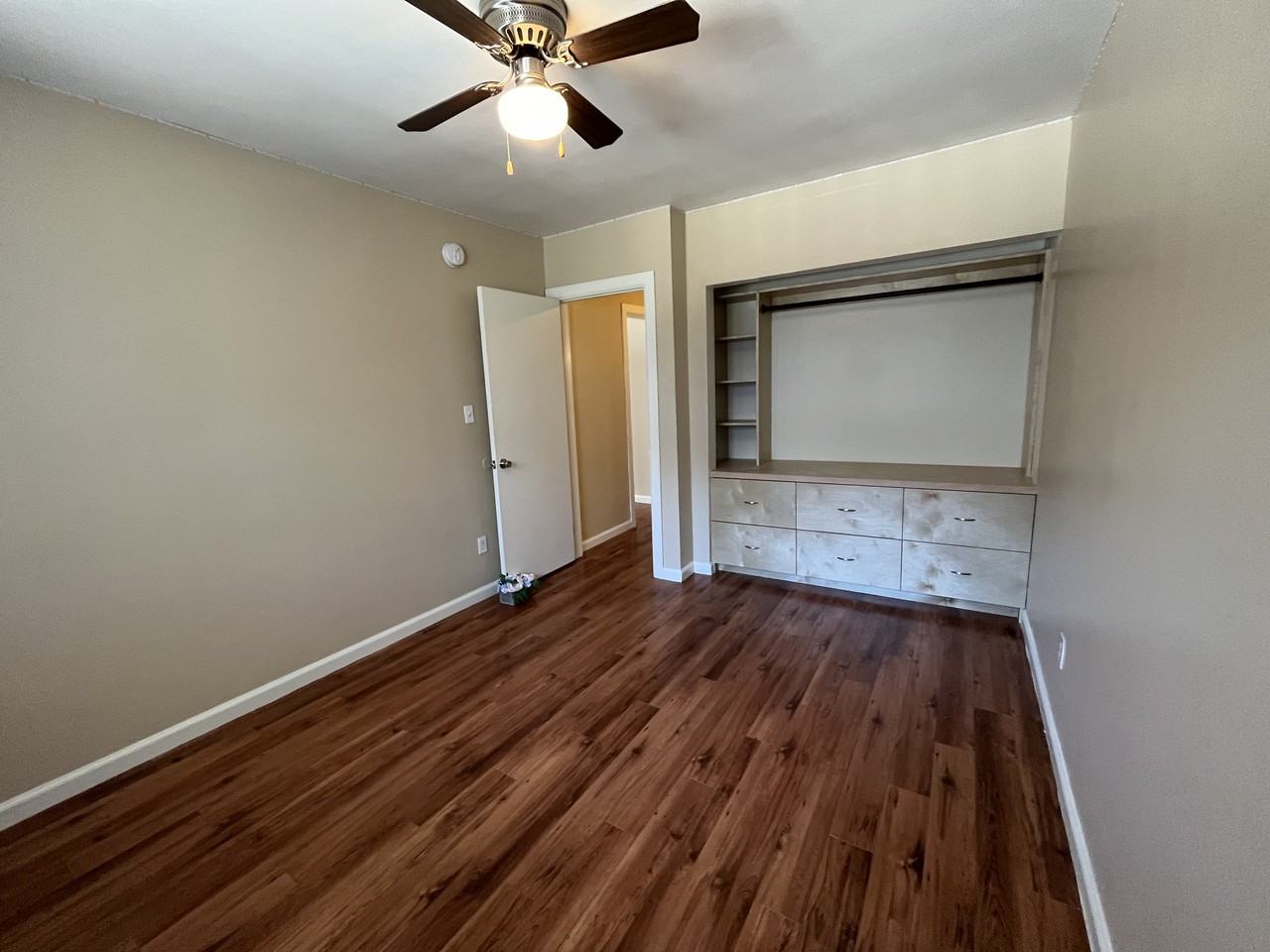 13760 Sherman Way - Photo 6 of 9