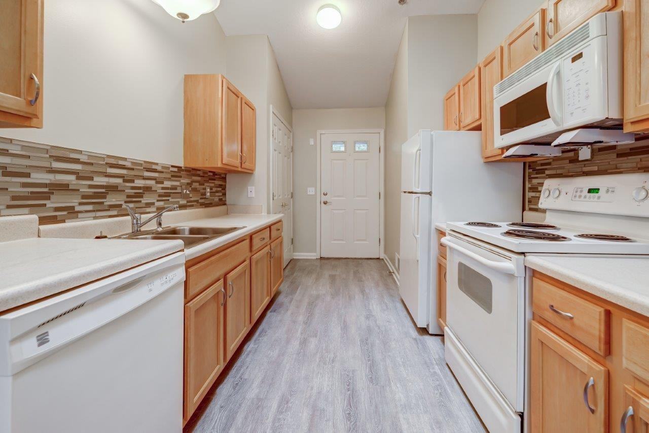 Villas of Victor and Regency Townhomes - Photo 3 of 43