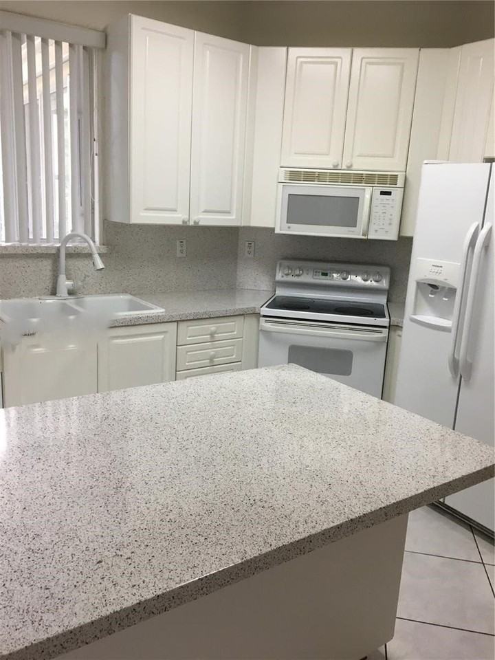 11244 Nw 54th Ter - Photo 2 of 6