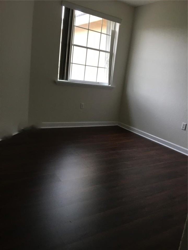 11244 Nw 54th Ter - Photo 3 of 6