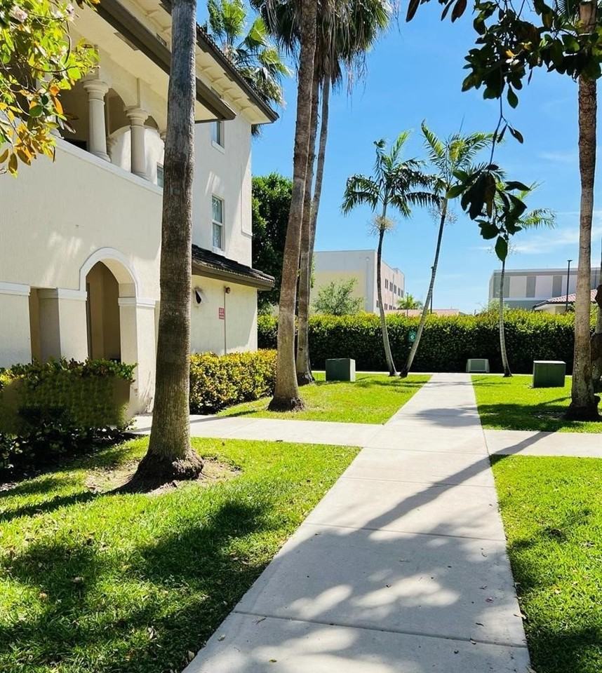 11403 Nw 89th St #111 - Photo 2 of 8